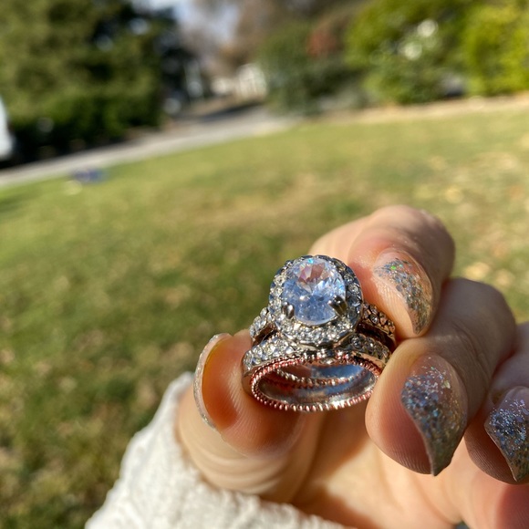 New Beautiful engagement set - Picture 3 of 6